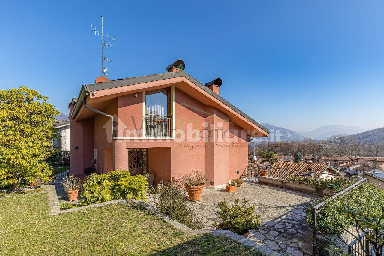 5 bedrooms Villa in Alserio, Italy No. 167697