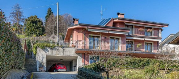 5 bedrooms Villa in Alserio, Italy No. 167697 3