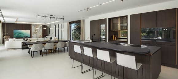 6 bedrooms Villa in Marbella, Spain No. 106235 9