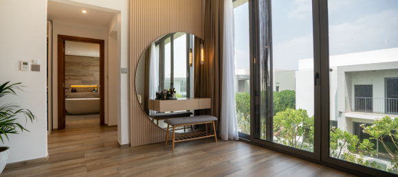 5 bedrooms Villa in Dubai, UAE No. 12185 16