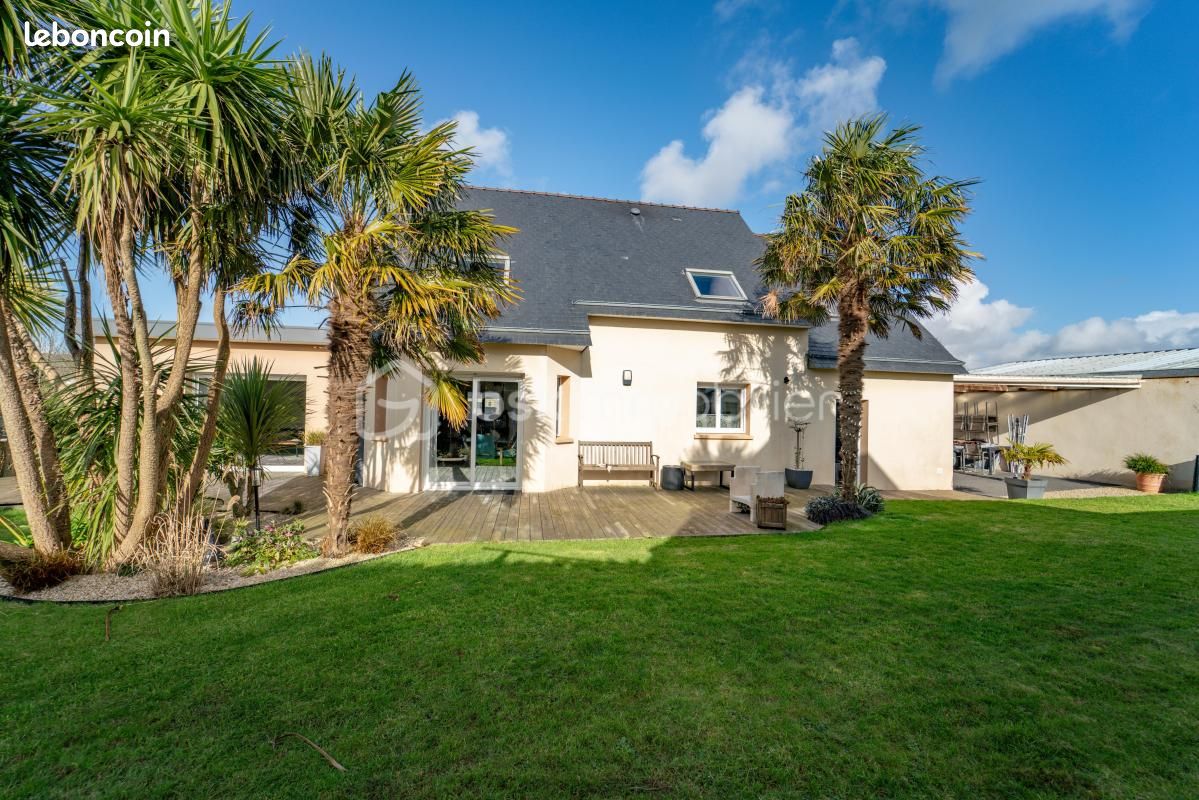 5 bedrooms House in Lesneven, France No. 203604