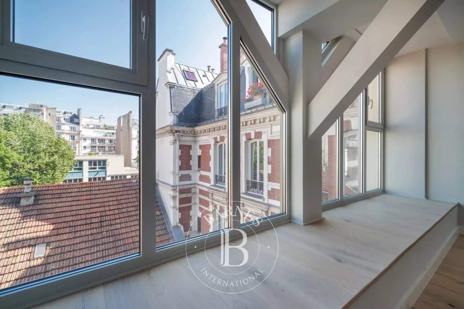 2 bedrooms Duplex in Paris, France No. 122507
