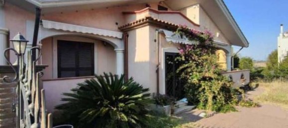 Дом с 3 комнатами в Ардеа, Италия № 12448 3