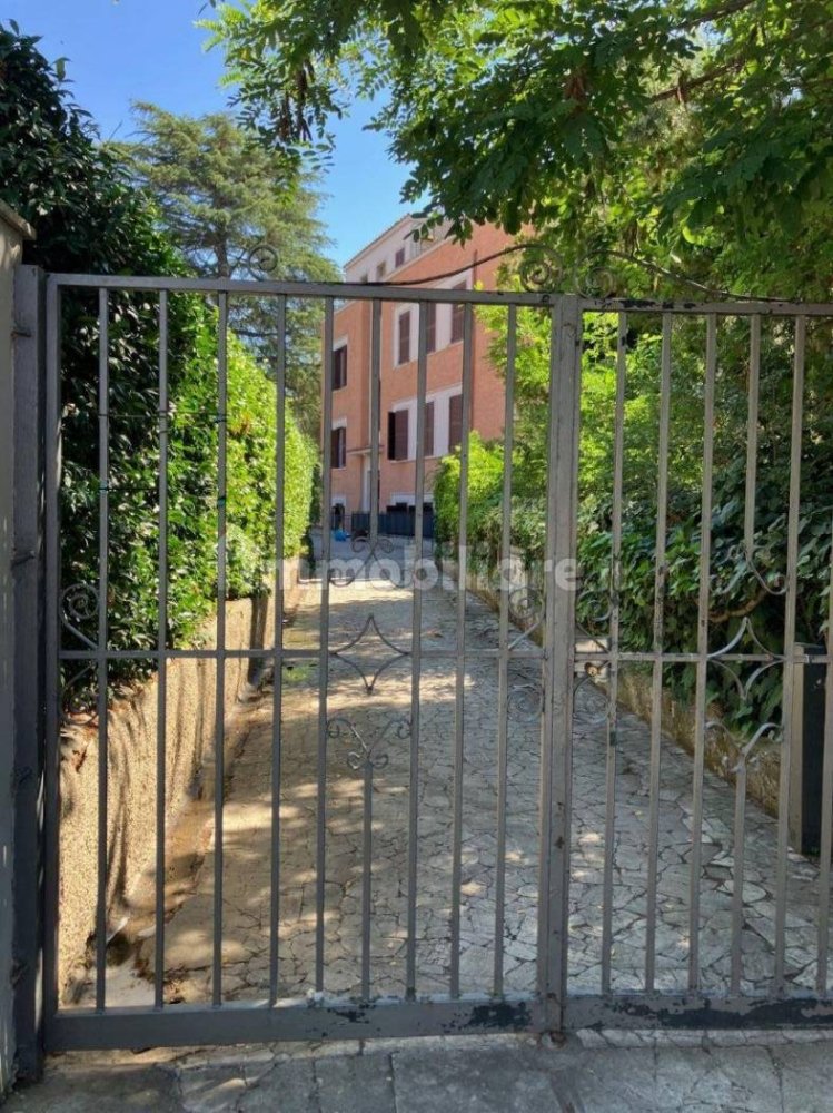 3 bedrooms Apartment in Rome, Italy No. 321394