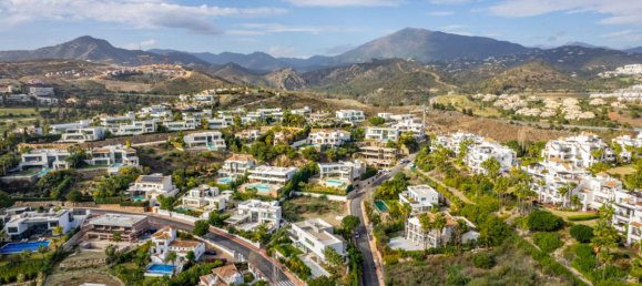 4 bedrooms Villa in Malaga, Spain No. 24005 24