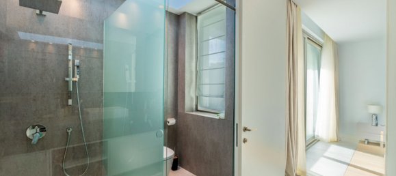 4 bedrooms Villa in Malaga, Spain No. 24005 5