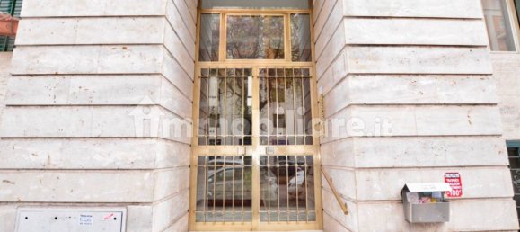 2 bedrooms Apartment in Rome, Italy No. 16028 2