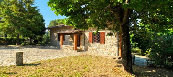 4 bedrooms Villa in Cortona, Italy No. 118784 9