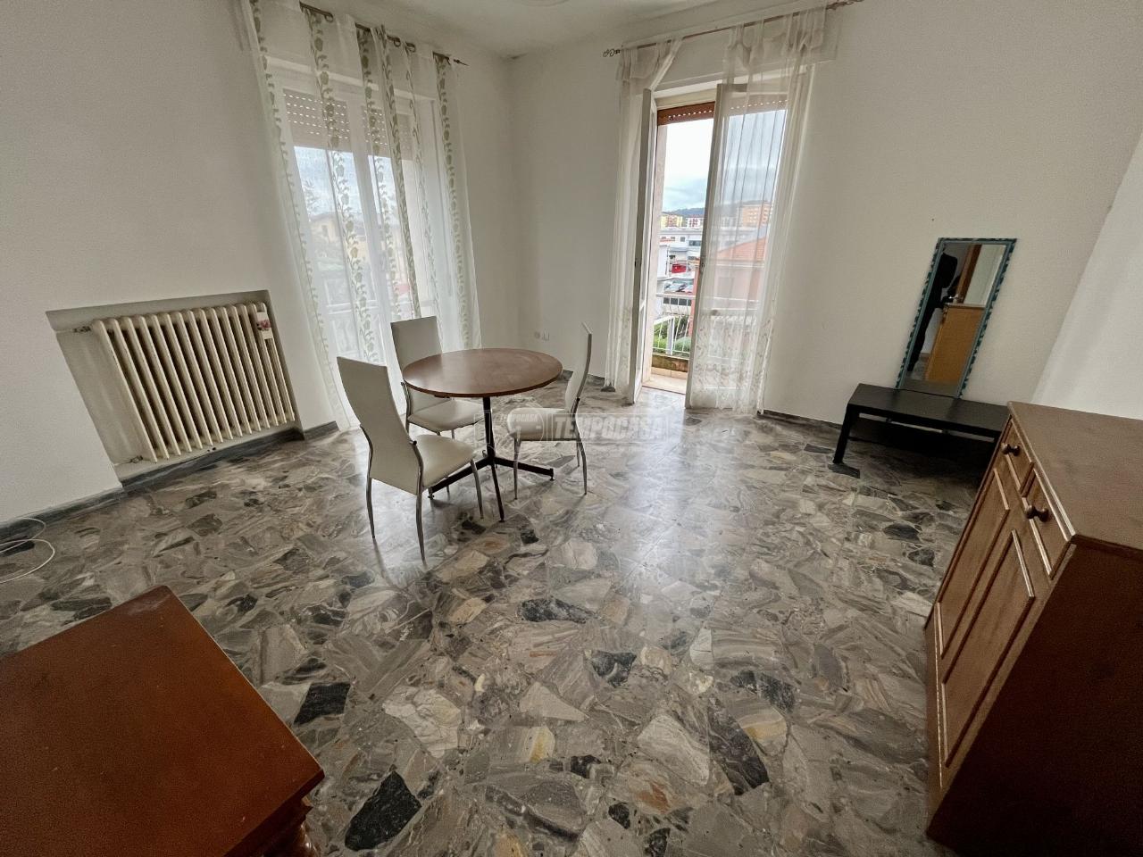 3-salle Appartement à Pescara, Italy No. 13145