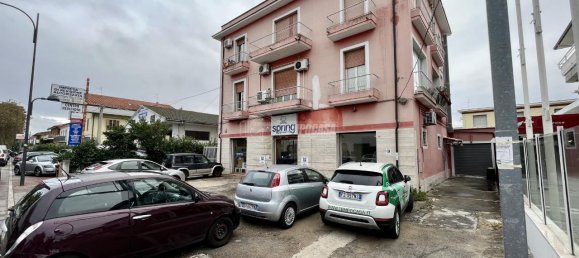 3-salle Appartement à Pescara, Italy No. 13145 10