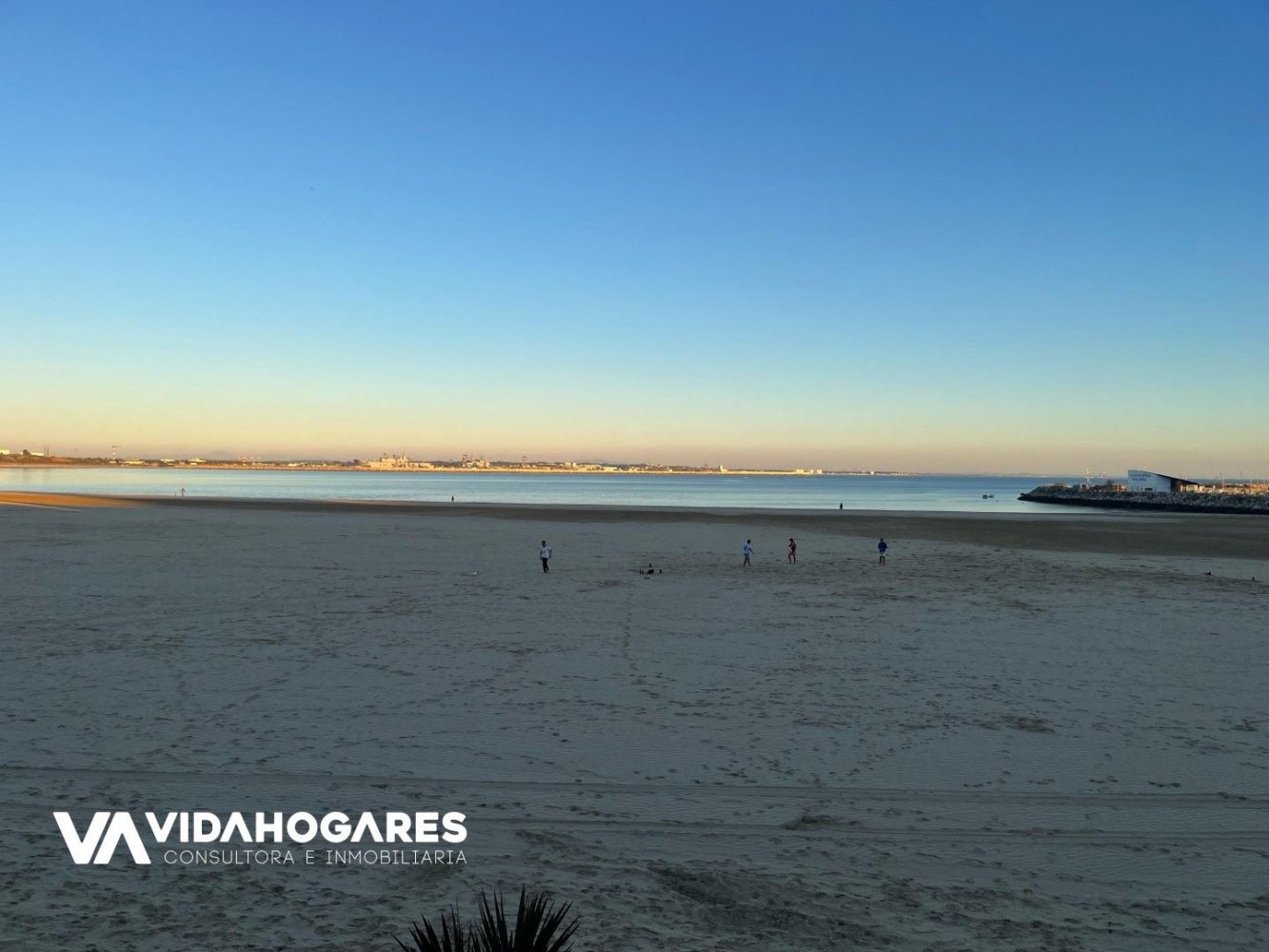 Propriété commerciale à Rota, Spain 147m² No. 194344