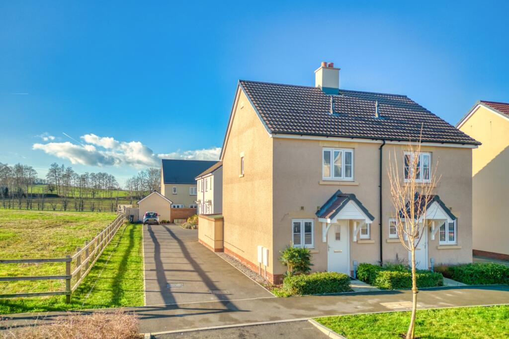 2 bedrooms House in Taunton, United Kingdom No. 13745