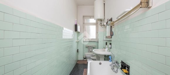 3 rooms Apartment in Turin, Italy No. 39798 19