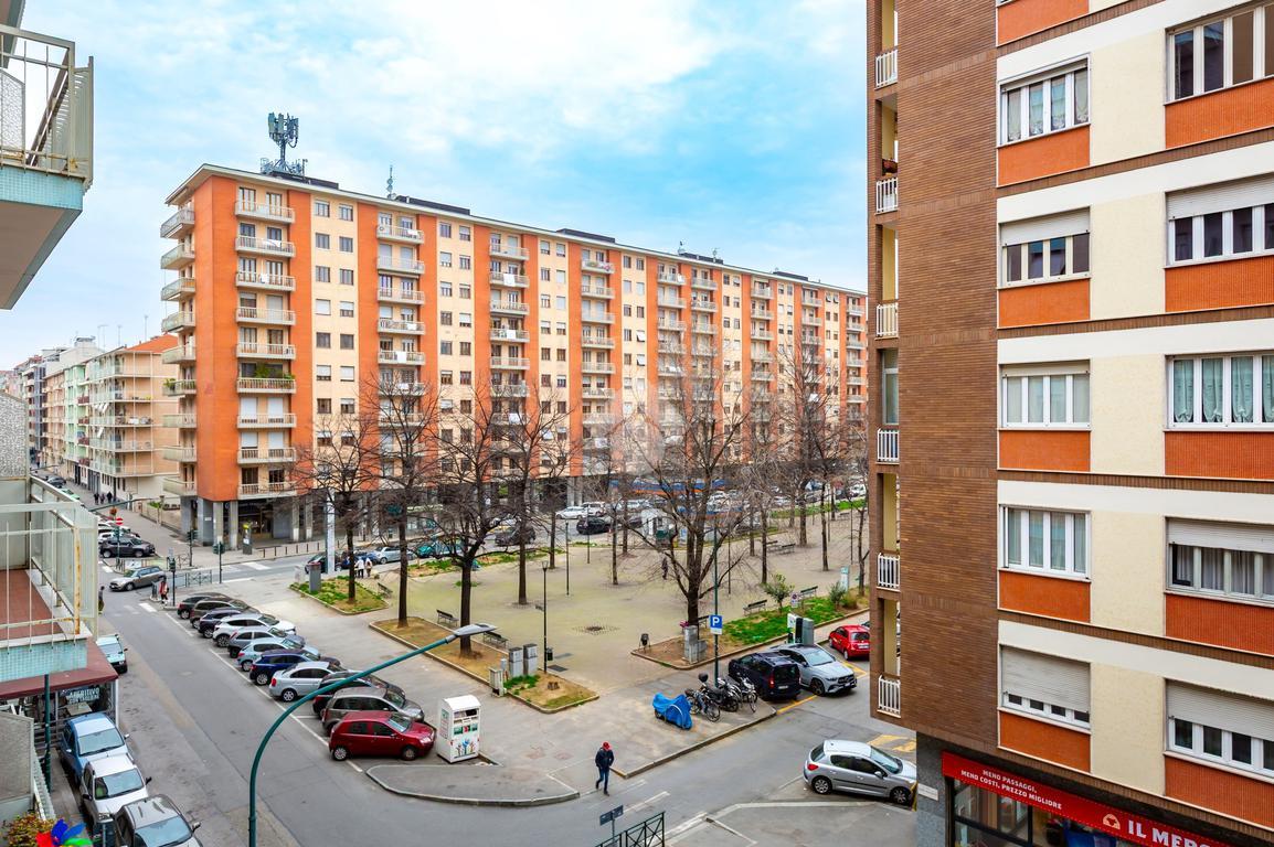 3 rooms Apartment in Turin, Italy No. 39798
