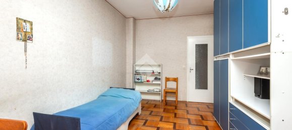 3 rooms Apartment in Turin, Italy No. 39798 11