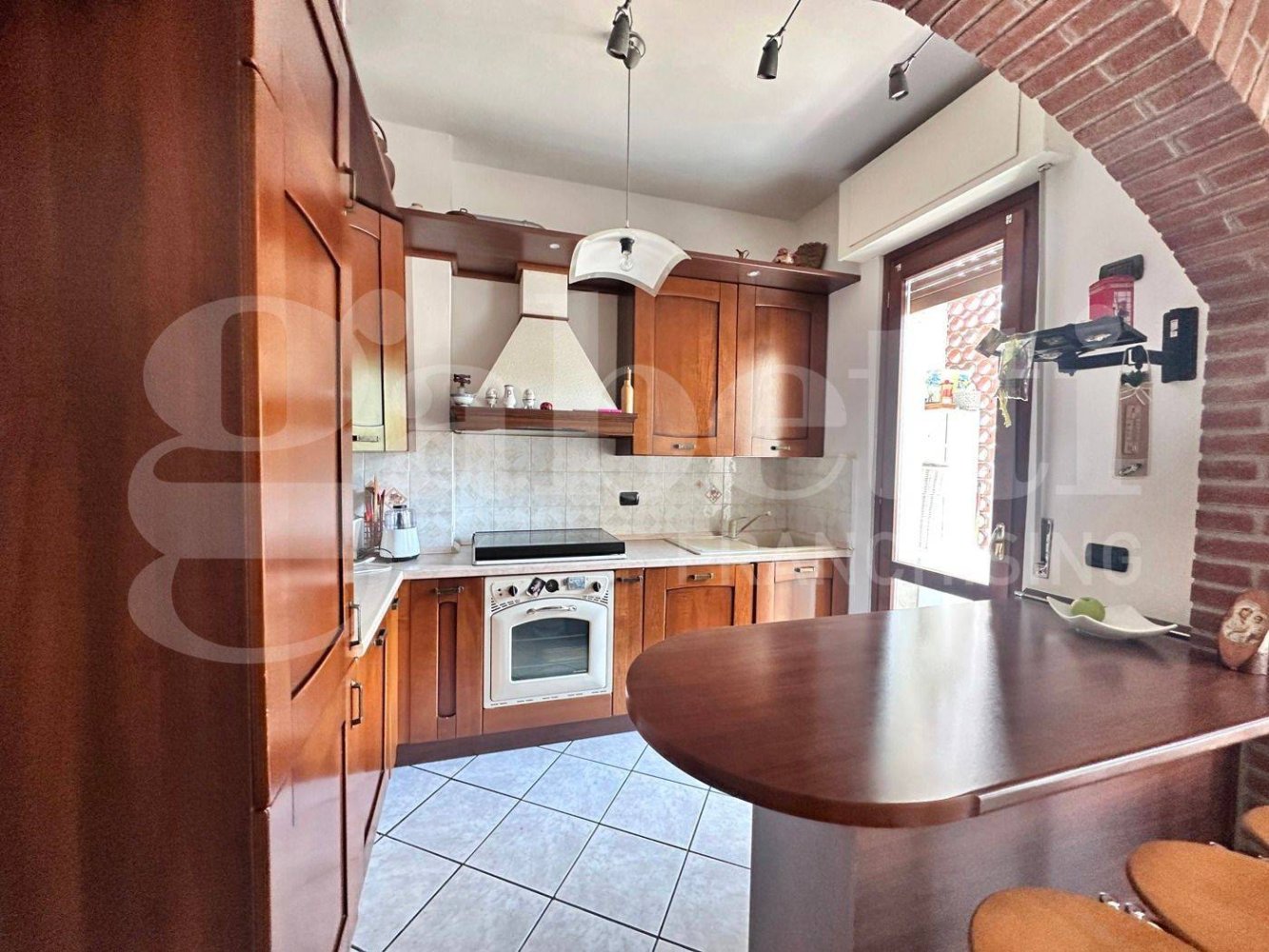 3غرفة شقة في Barni, Italy رقم 311936