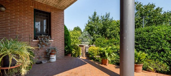 3 bedrooms Villa in Soliera, Italy No. 297400 4