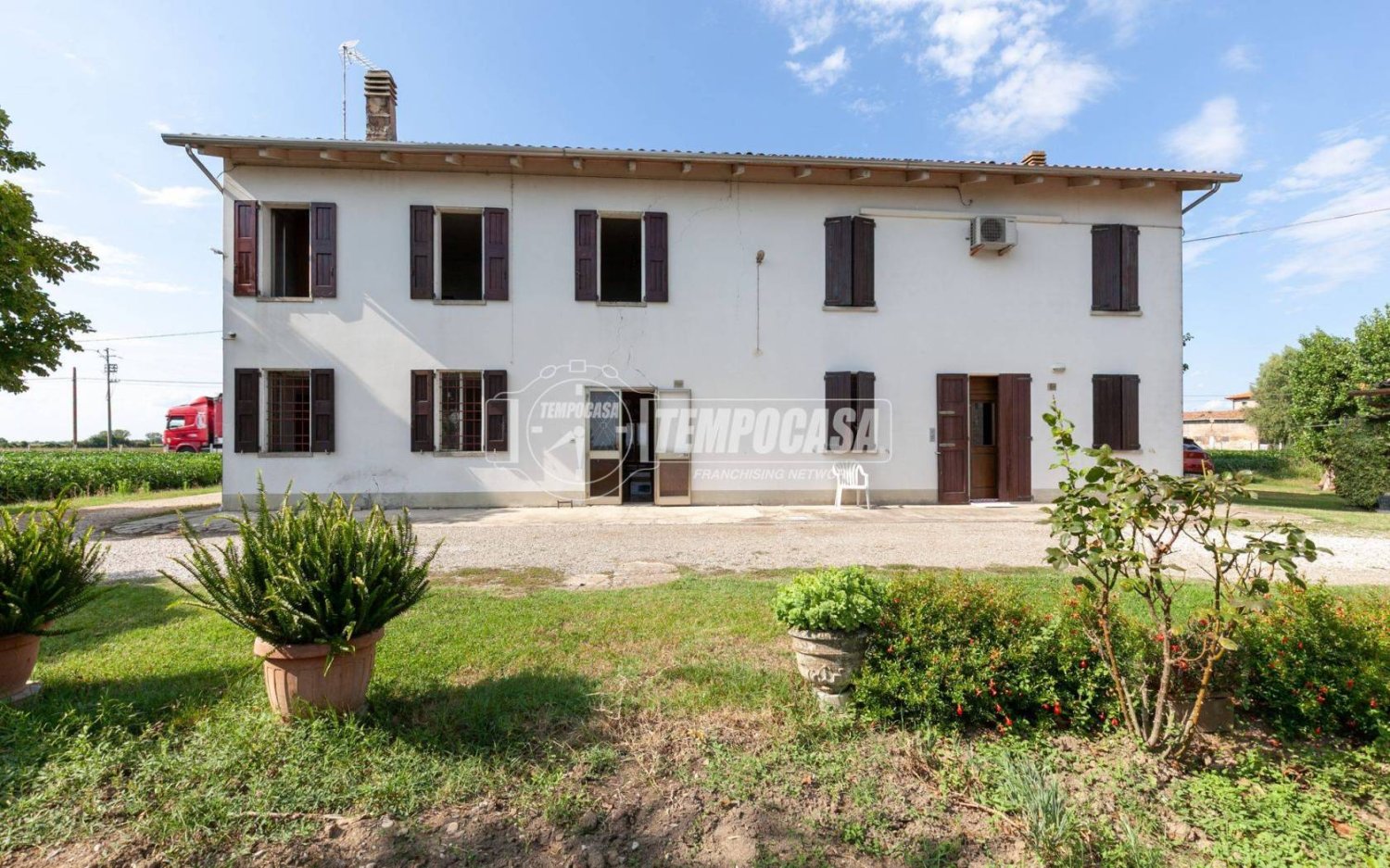 Casa de 4 habitaciónes en Crevalcore, Italy No. 357733