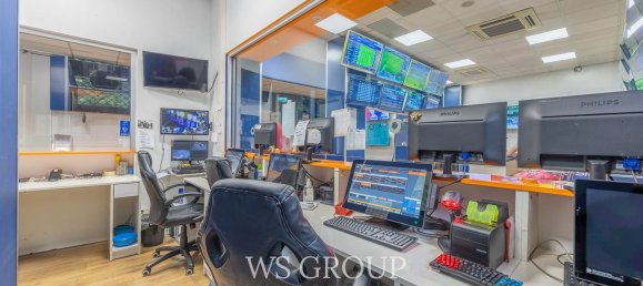 122m² Commercial property in Milan, Italy No. 260465 5