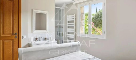 Villa de 4 dormitorios en Peymeinade, France No. 1422 10