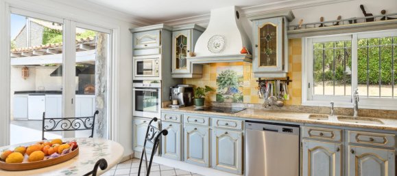 Villa de 4 dormitorios en Peymeinade, France No. 1422 4