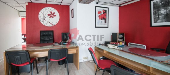 39m² Commercial property in Lisses, France No. 182635 3