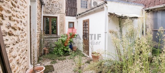 39m² Commercial property in Lisses, France No. 182635 8