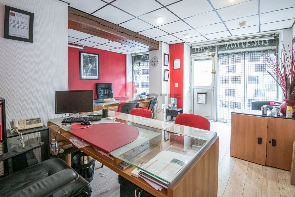 39m² Commercial property in Lisses, France No. 182635