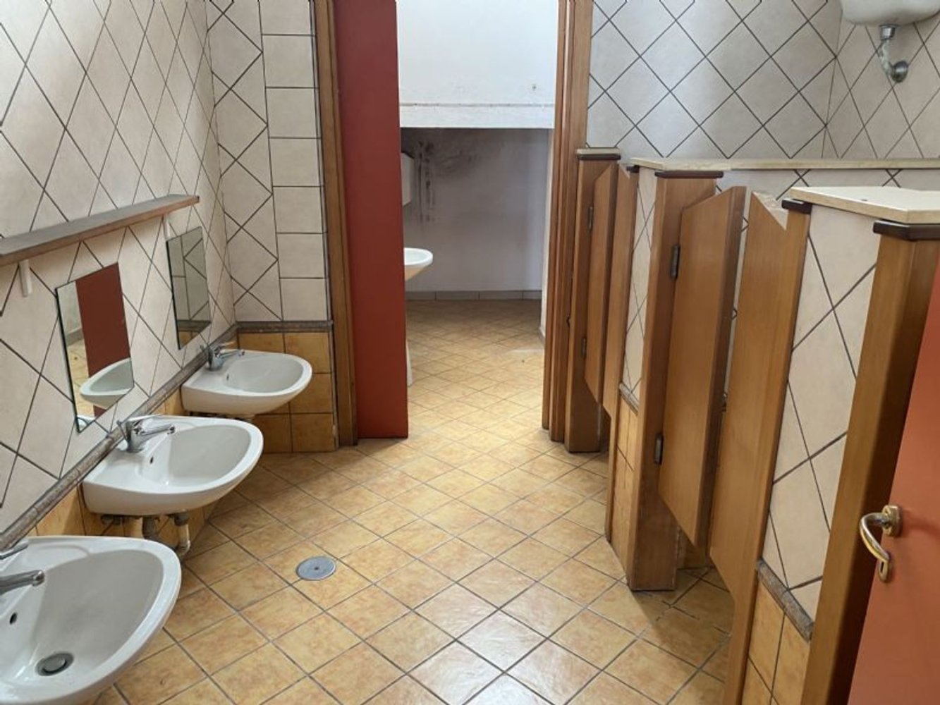  عقار تجاري في San Marzano sul Sarno, Italy 140متر مربع رقم 137535