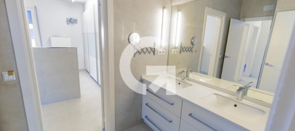 3 bedrooms Apartment in Lleida, Spain No. 180393 2