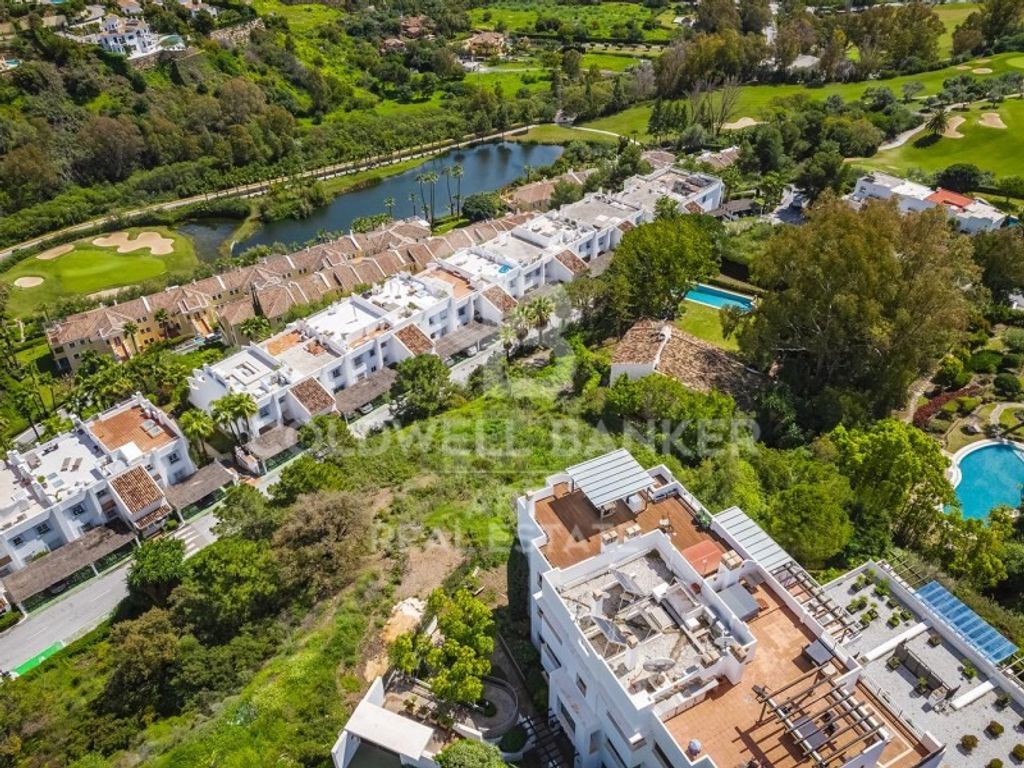  Land in La Quinta, Spain No. 242070