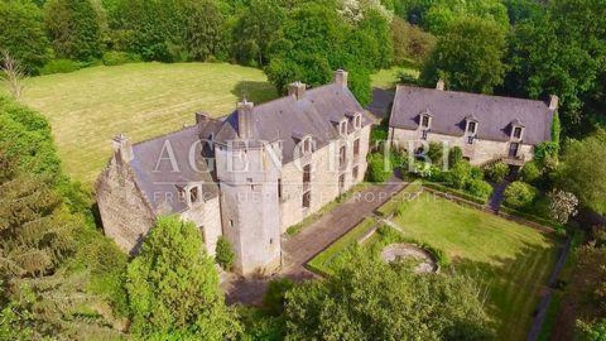 8 bedrooms House in Vannes, France No. 6641