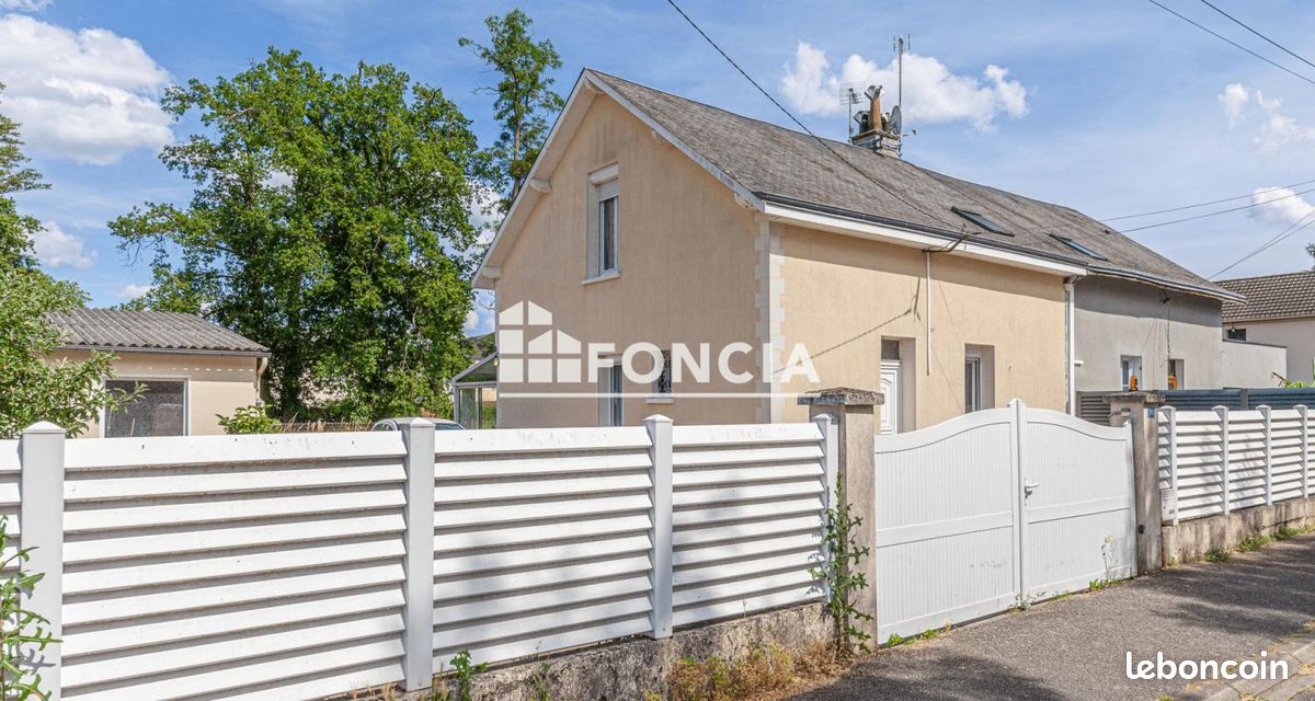 3 chambres Maison à Nazelles-Négron, France No. 92611