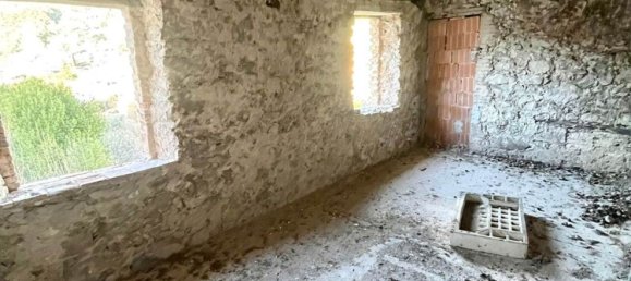 6 rooms House in Borgo a Mozzano, Italy No. 101678 10