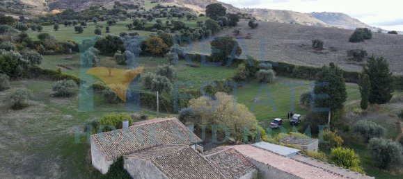 Casa de 8 habitaciónes en Palazzolo Acreide, Italy No. 178102 10