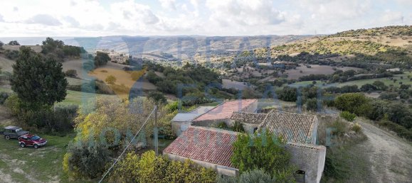 Casa de 8 habitaciónes en Palazzolo Acreide, Italy No. 178102 9