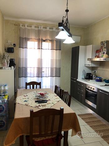 Casa de 2 divisões em Catania, Italy N.º 272137