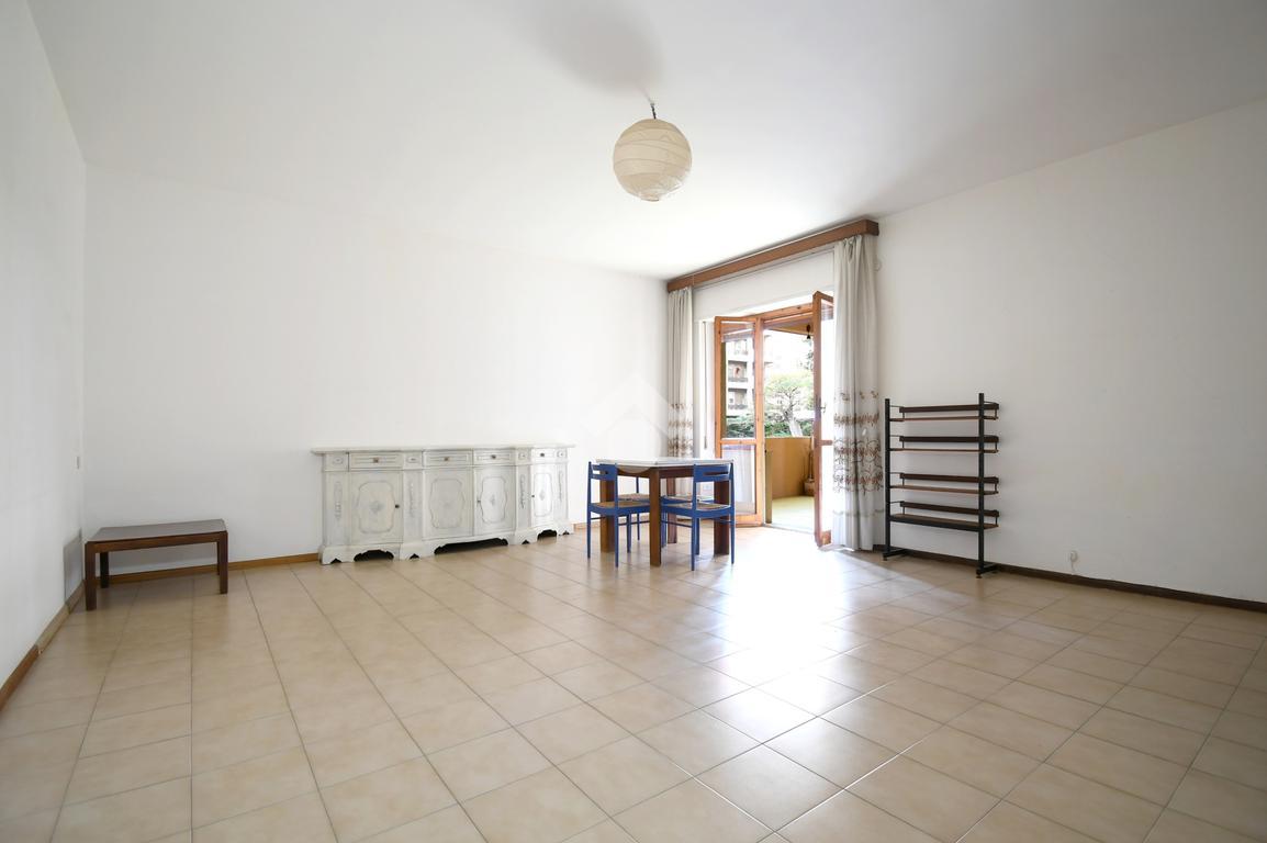 3 rooms Apartment in Cagliari, Italy No. 2010