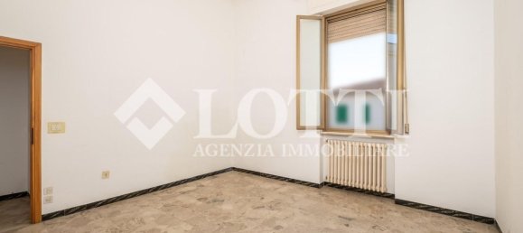 4 bedrooms Apartment in Pontedera, Italy No. 376379 11