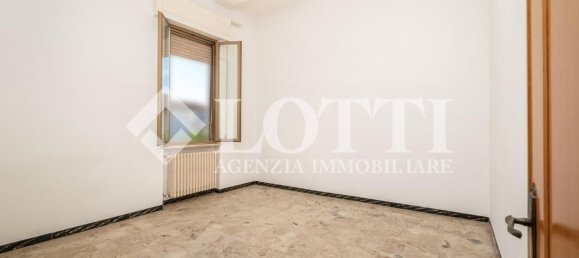 4 bedrooms Apartment in Pontedera, Italy No. 376379 10