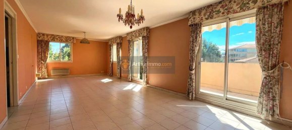 Apartamento T3 em Saint-Raphael, France N.º 353229 3