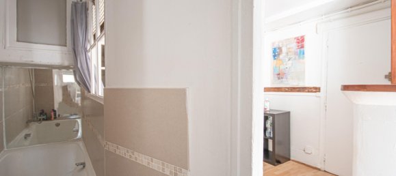 Studio in Paris, France No. 143232 5