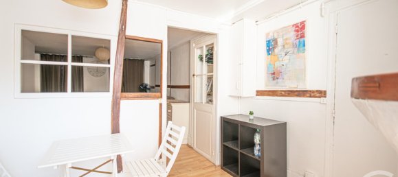 Studio in Paris, France No. 143232 2
