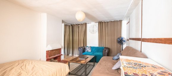 Studio in Paris, France No. 143232 3