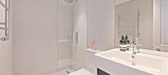 5 bedrooms House in London, United Kingdom No. 3821 15