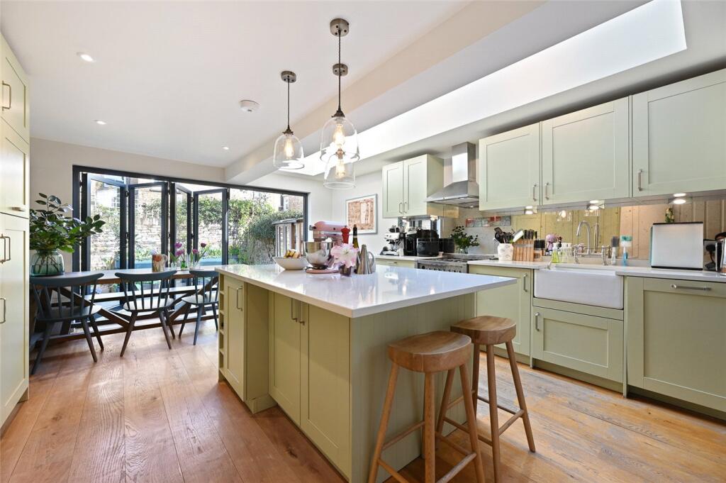 5 bedrooms House in London, United Kingdom No. 3821