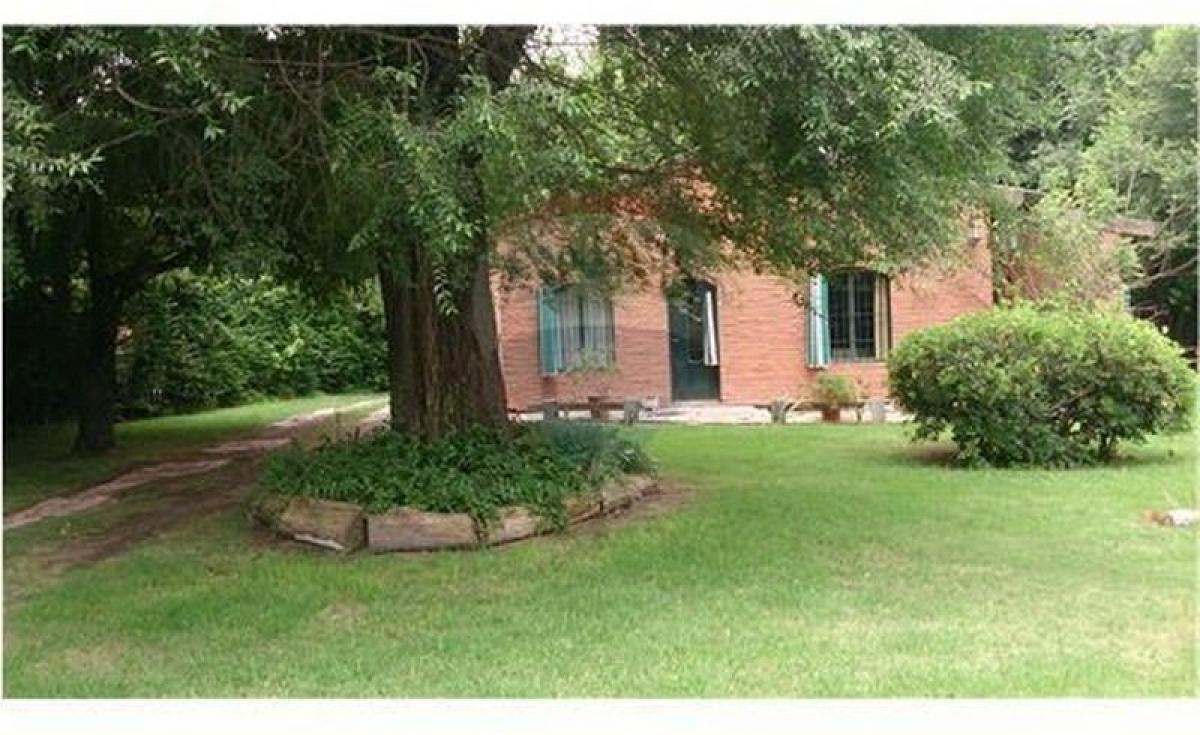 Granja de 3 dormitorios en Moreno, Argentina No. 38611