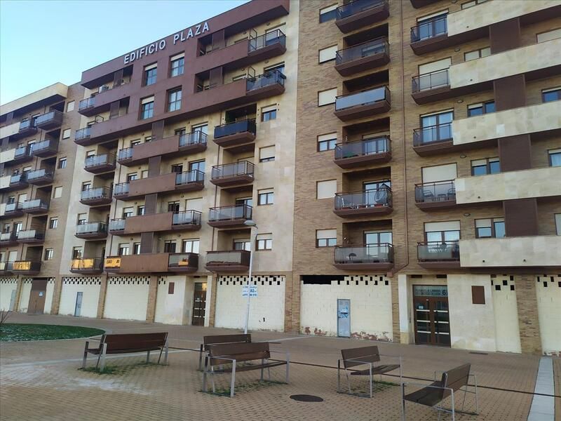  عقار تجاري في Leon, Spain 330متر مربع رقم 65418