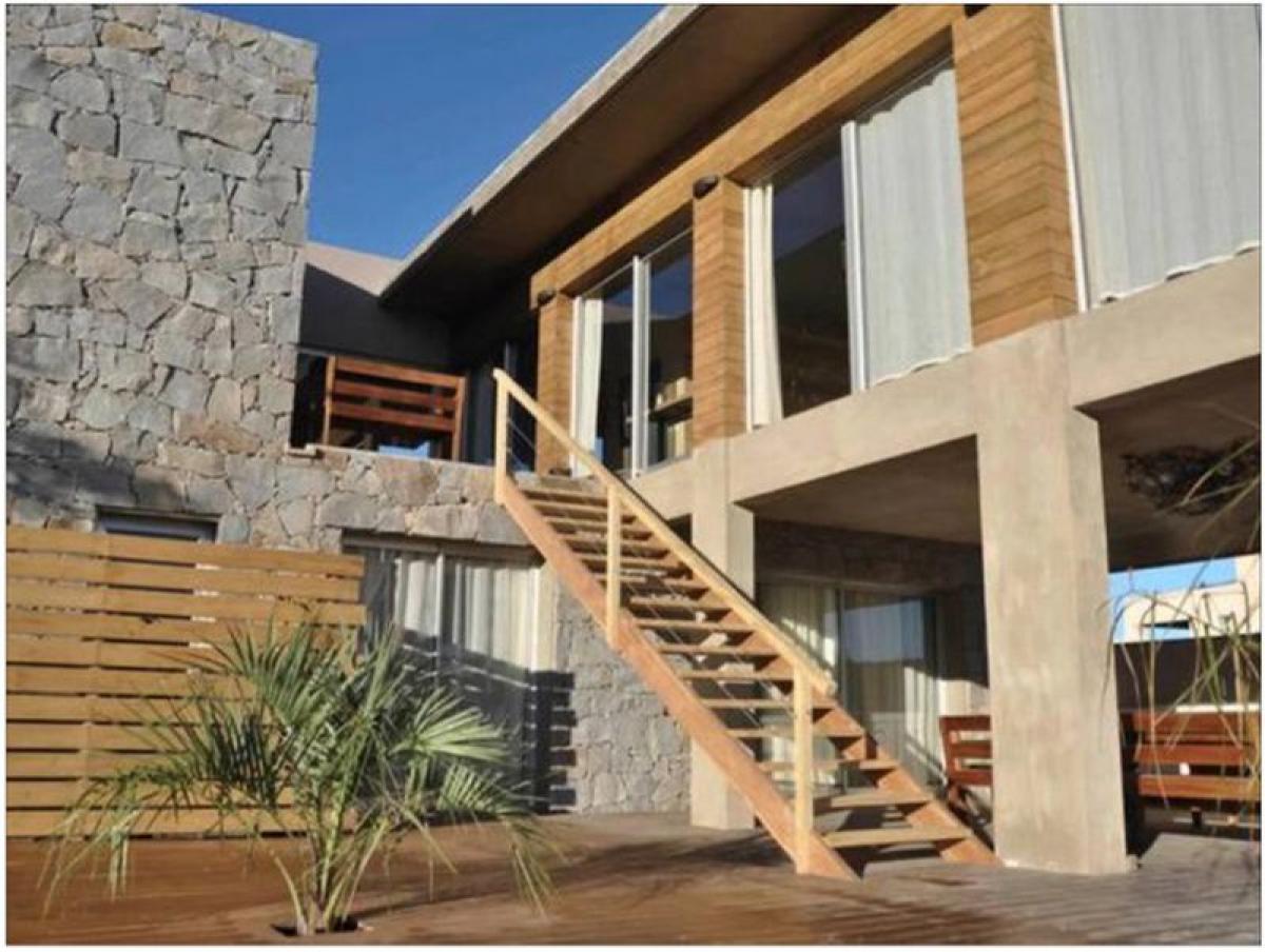 4 bedrooms House in Maldonado, Uruguay No. 1696