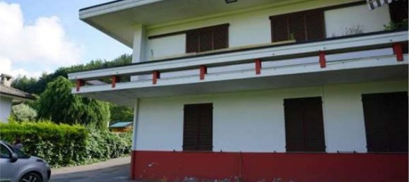 10 rooms Apartment in Gozzano, Italy No. 7515 2